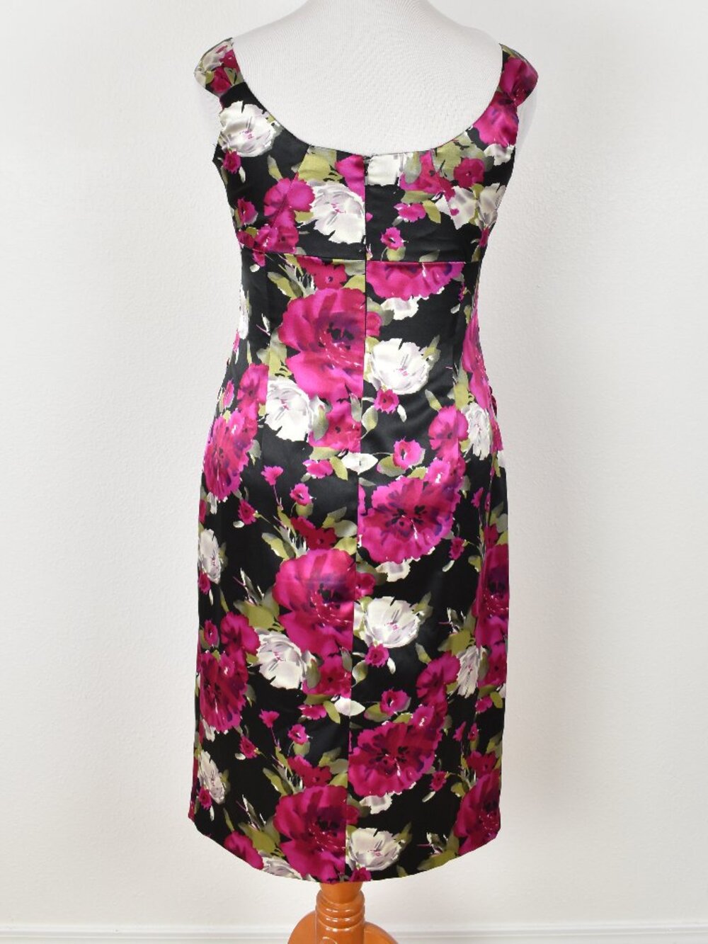 Maggy London Floral Satin Ruched Sheath Cocktail Dress - 14 - Picture 4 of 9